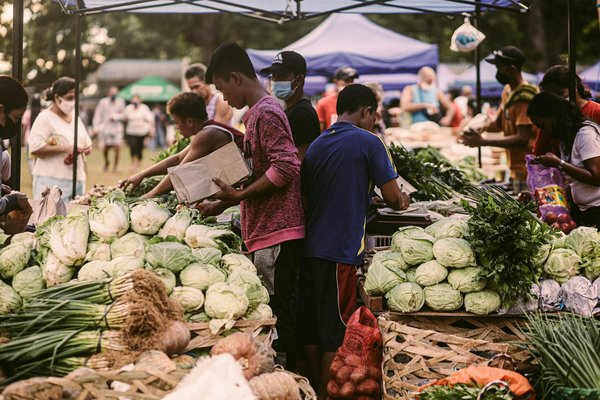 Comment faire des crumbles salés avec une garniture de légumes d'été?