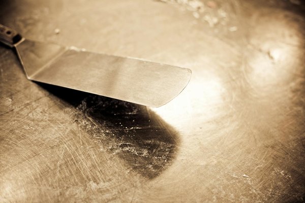 Quelles astuces pour préparer des cocktails à base de gin infusé dans un bar à cocktails ?