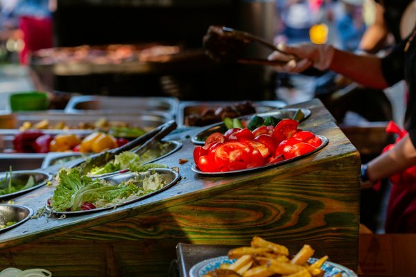 Comment préparer des ravioles de homard avec une bisque crémeuse?