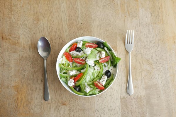 Quels sont les ingrédients pour une salade de lentilles avec chèvre et betterave rôtie ?