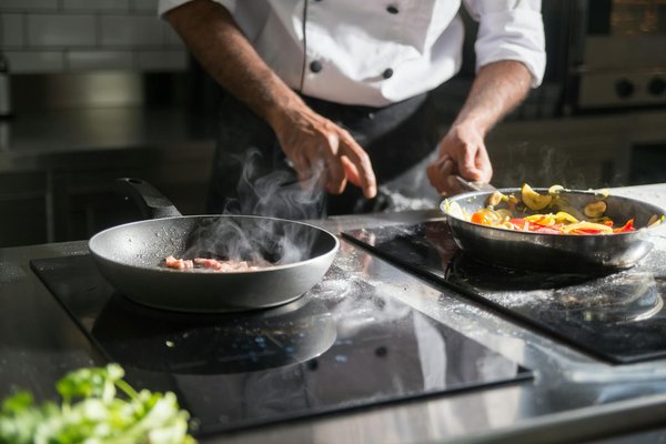 Quelles astuces pour préparer un service de buffet efficace et attrayant dans un hôtel ?